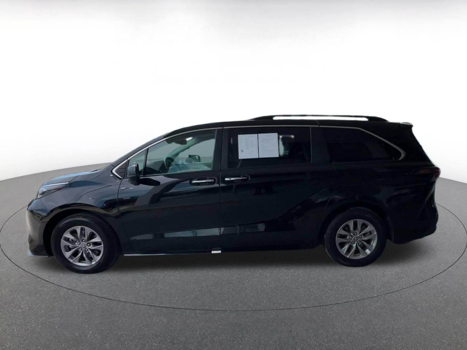 Thumbnail: 2024 Toyota Sienna - 8