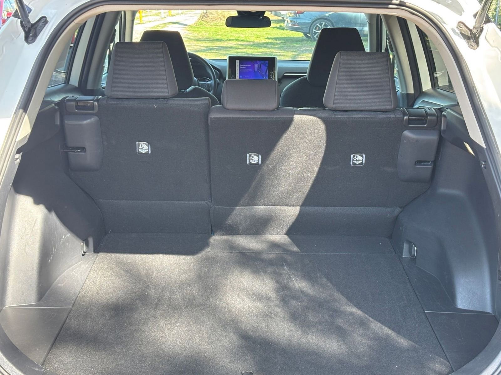 Thumbnail: 2025 Toyota RAV4 - 32