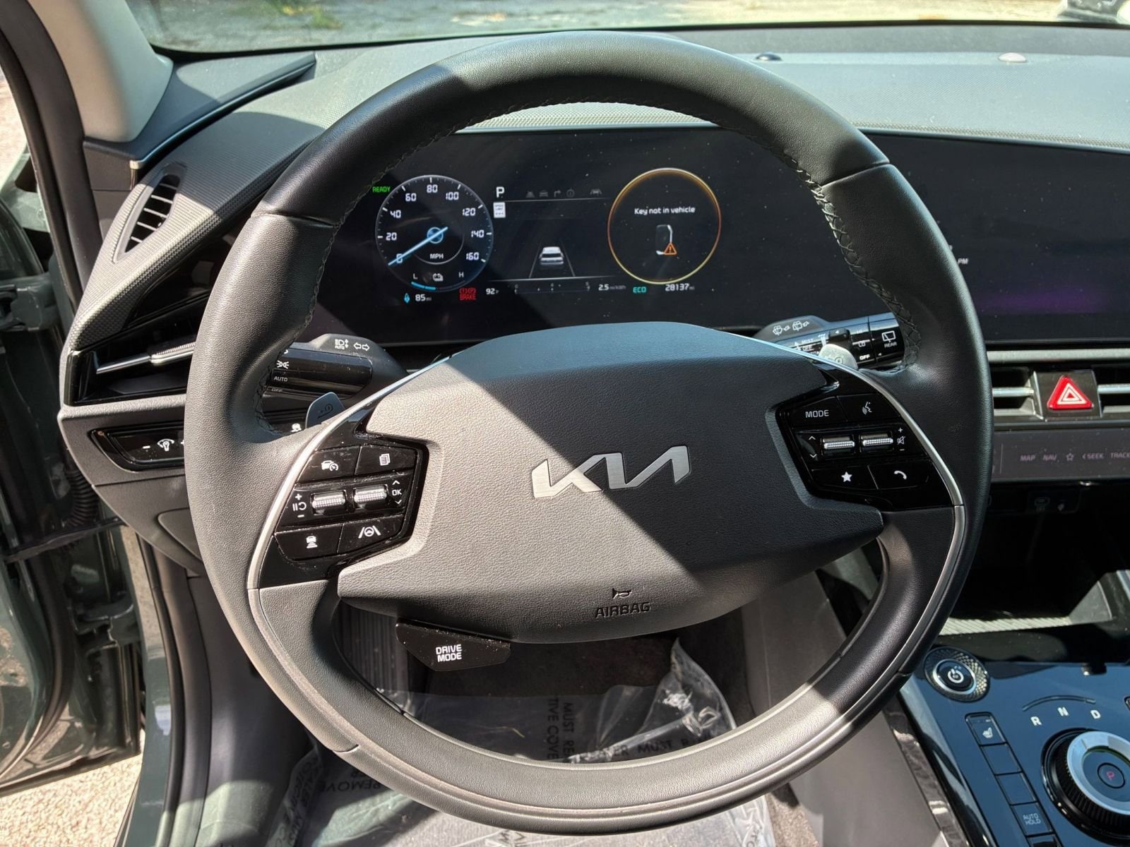 Thumbnail: 2023 Kia Niro - 32