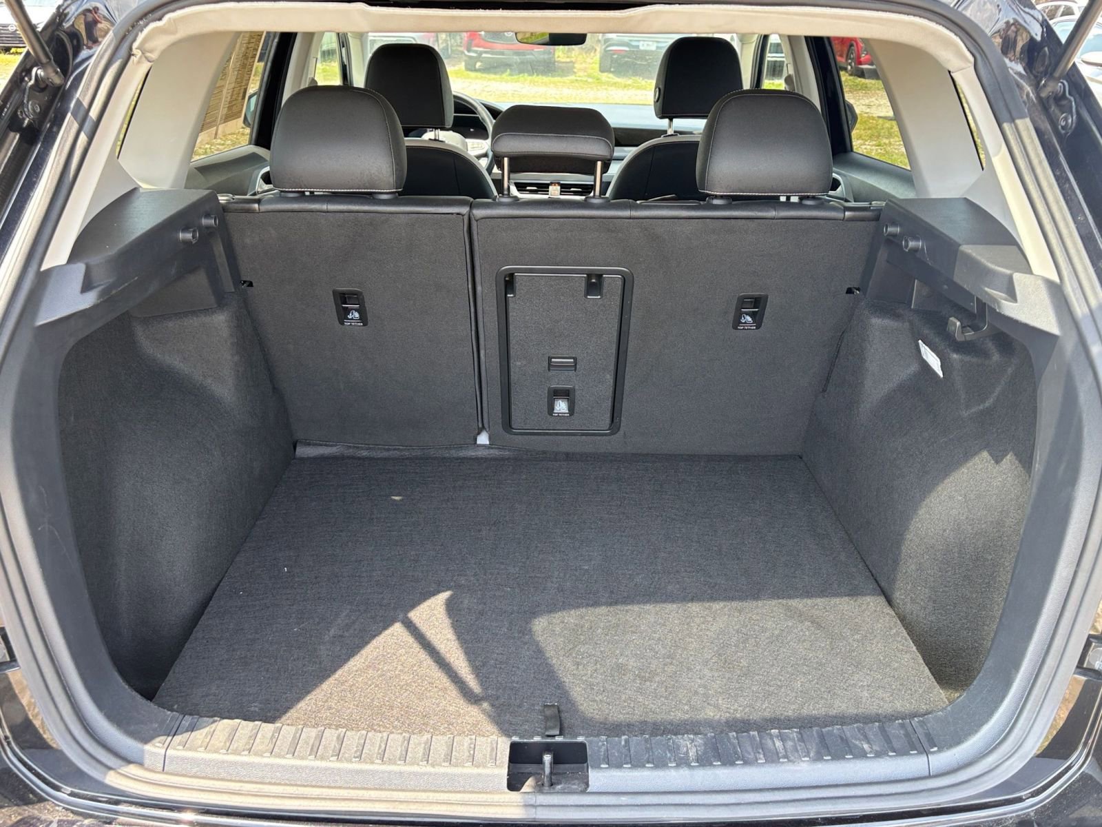 Thumbnail: 2025 Volkswagen Taos - 32