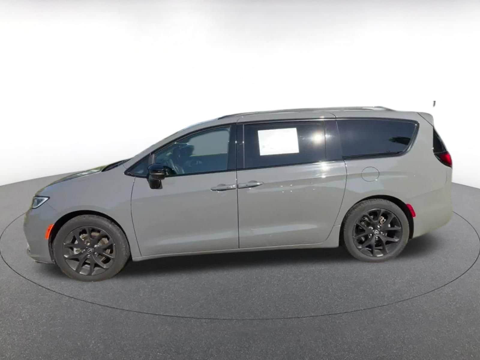 Thumbnail: 2025 Chrysler Pacifica - 8