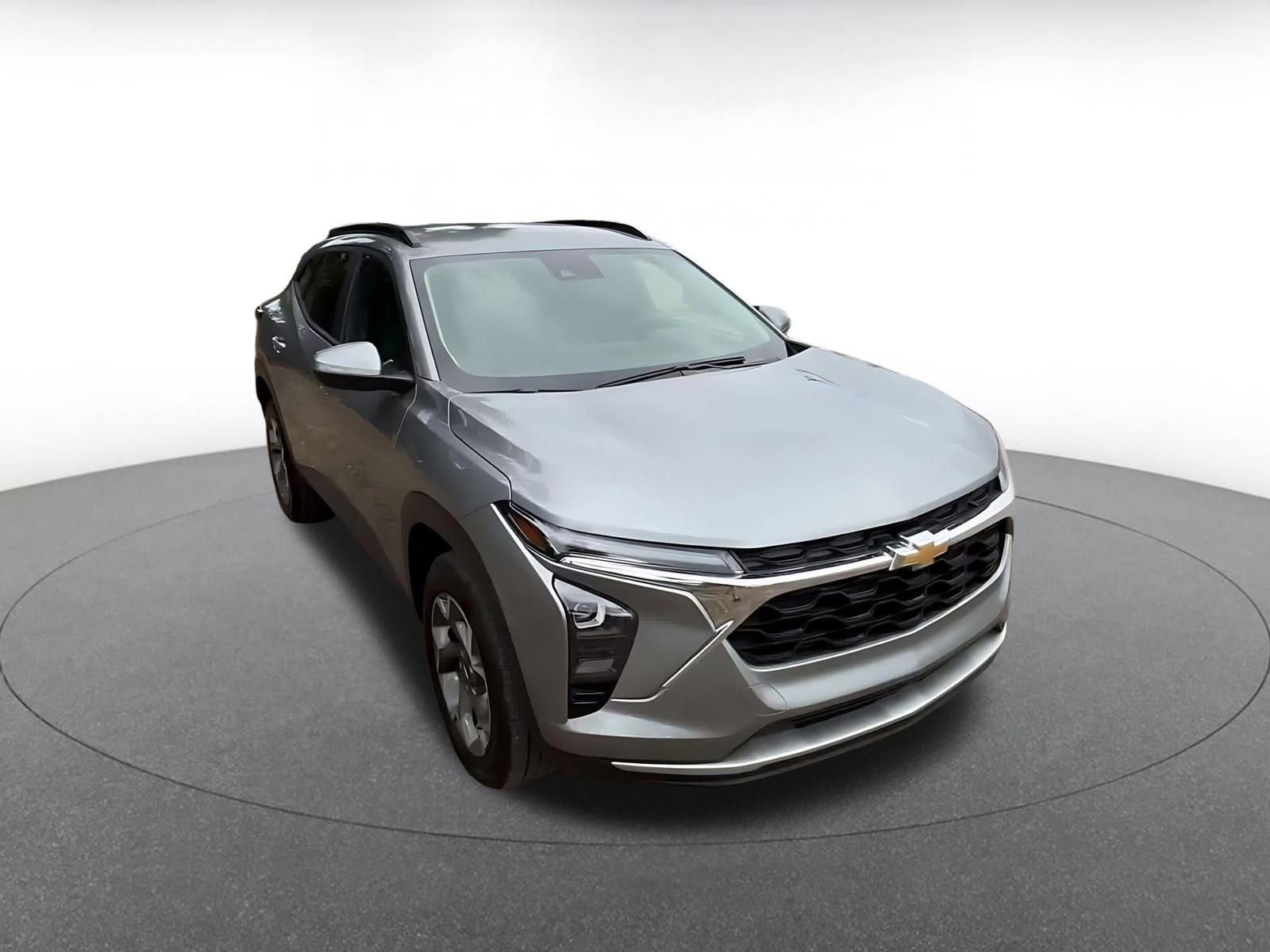 Thumbnail: 2025 Chevrolet Trax - 3
