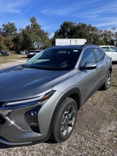 Thumbnail: 2025 Chevrolet Trax - 4