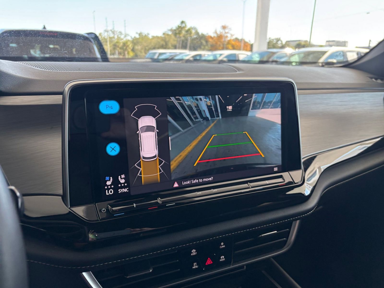 Thumbnail: 2025 Volkswagen Atlas - 17