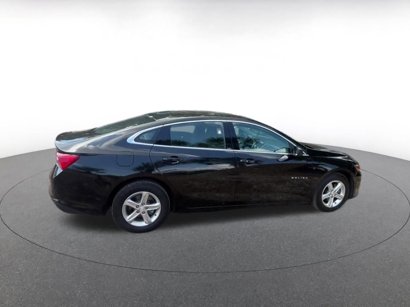Thumbnail: 2023 Chevrolet Malibu - 15