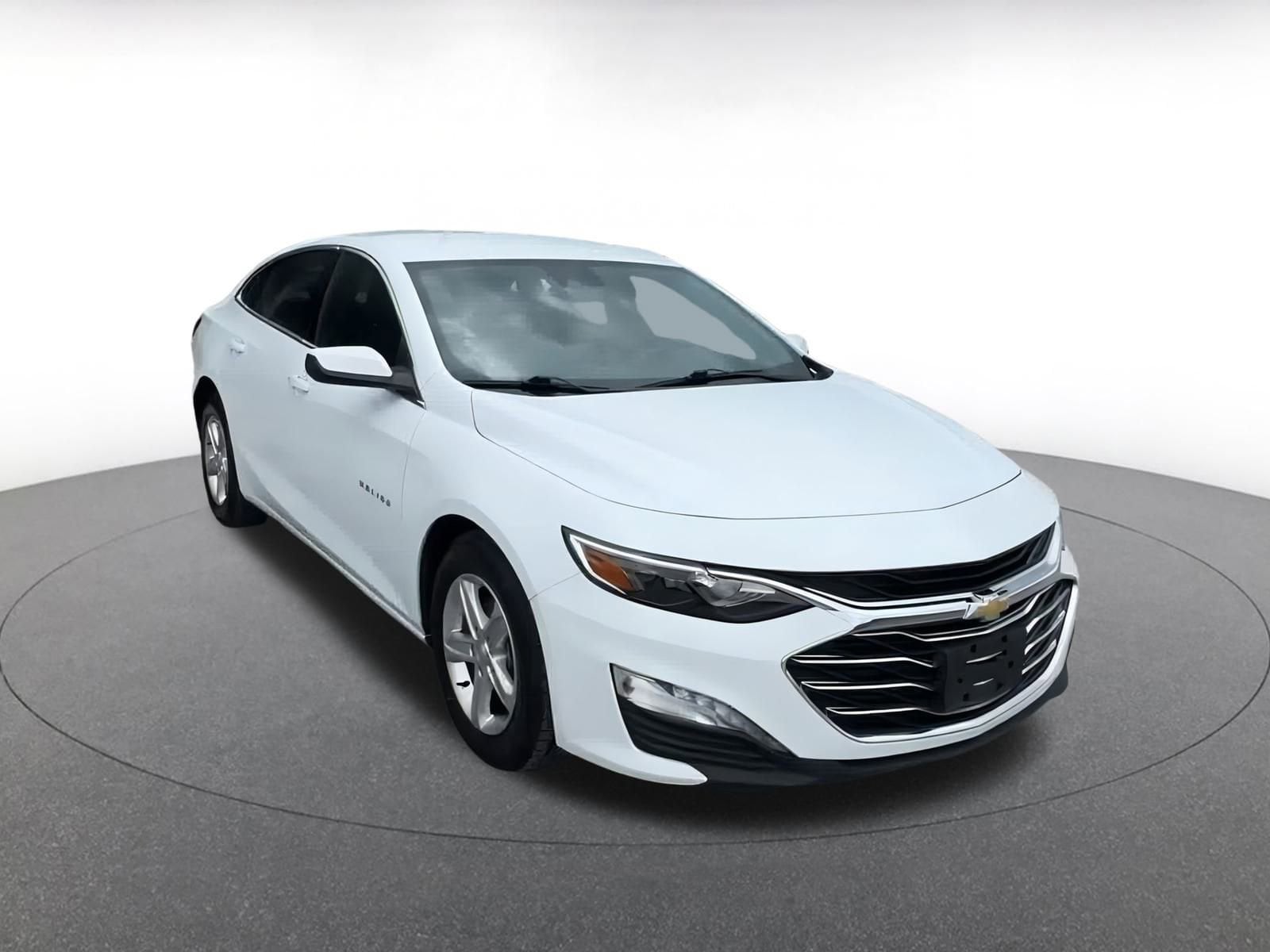 Thumbnail: 2024 Chevrolet Malibu - 3