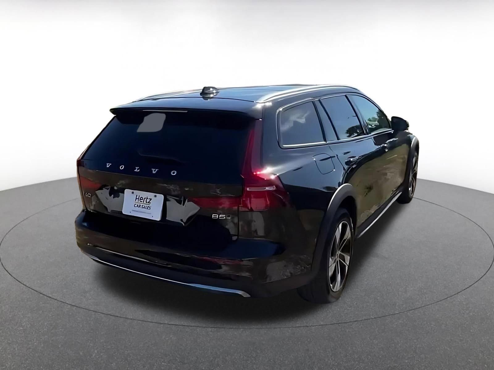 Thumbnail: 2025 Volvo S60 - 14