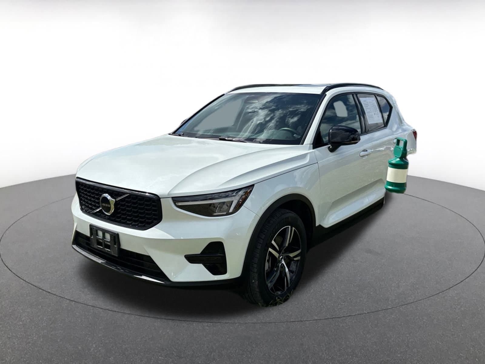 Thumbnail: 2024 Volvo XC40 - 4
