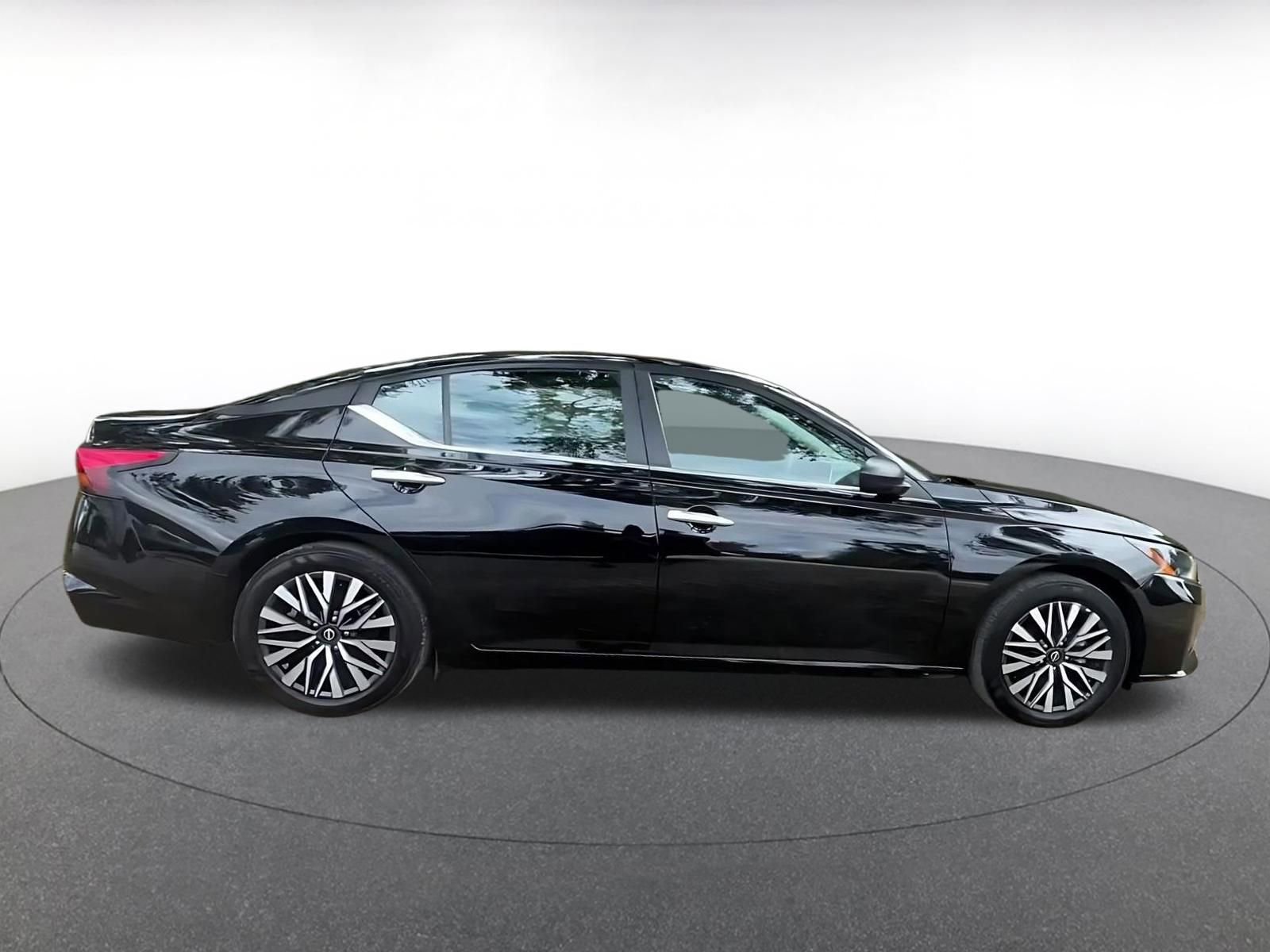 Thumbnail: 2025 Nissan Altima - 16