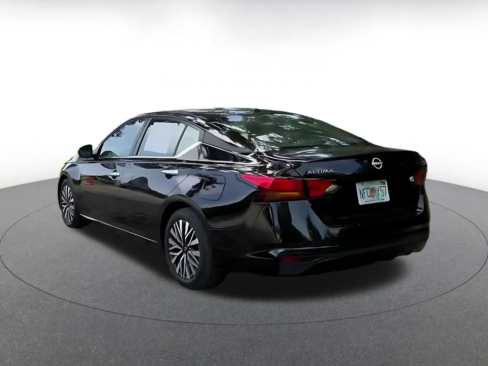 Thumbnail: 2025 Nissan Altima - 9