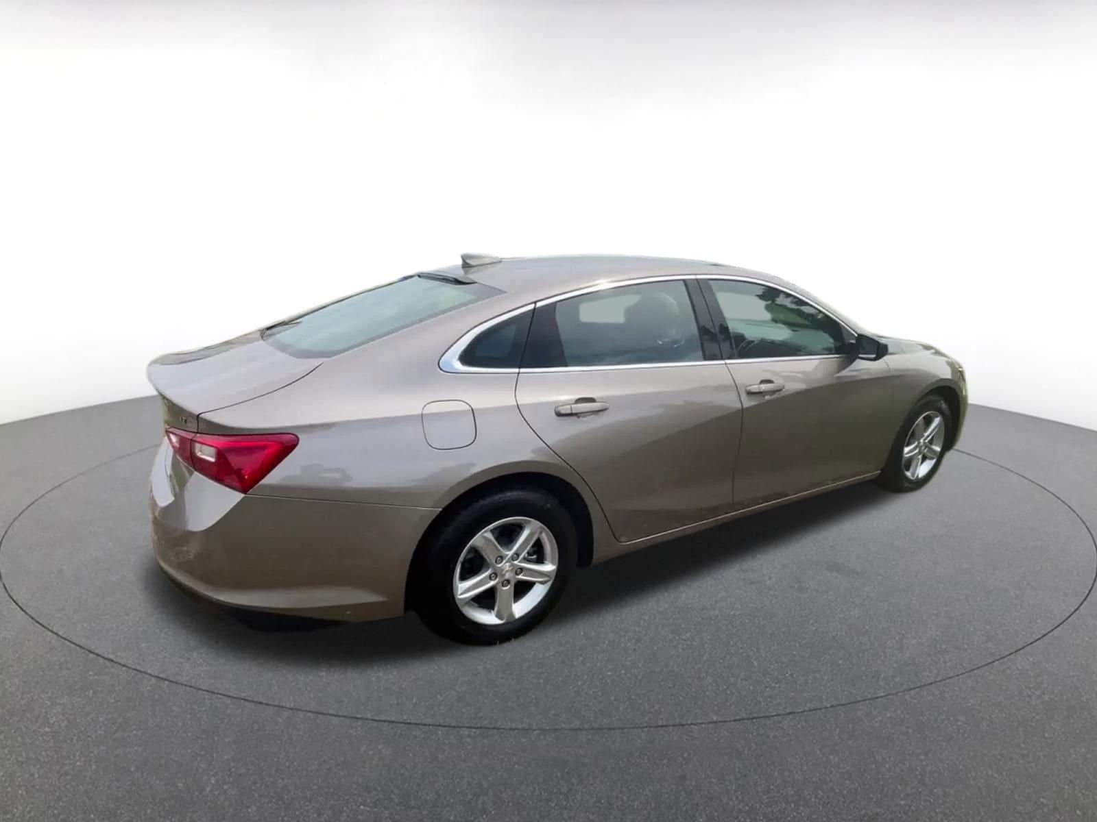Thumbnail: 2023 Chevrolet Malibu - 14