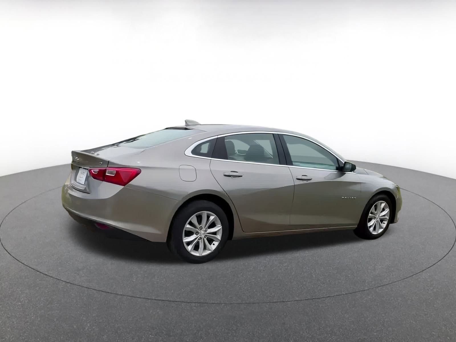 Thumbnail: 2024 Chevrolet Malibu - 15