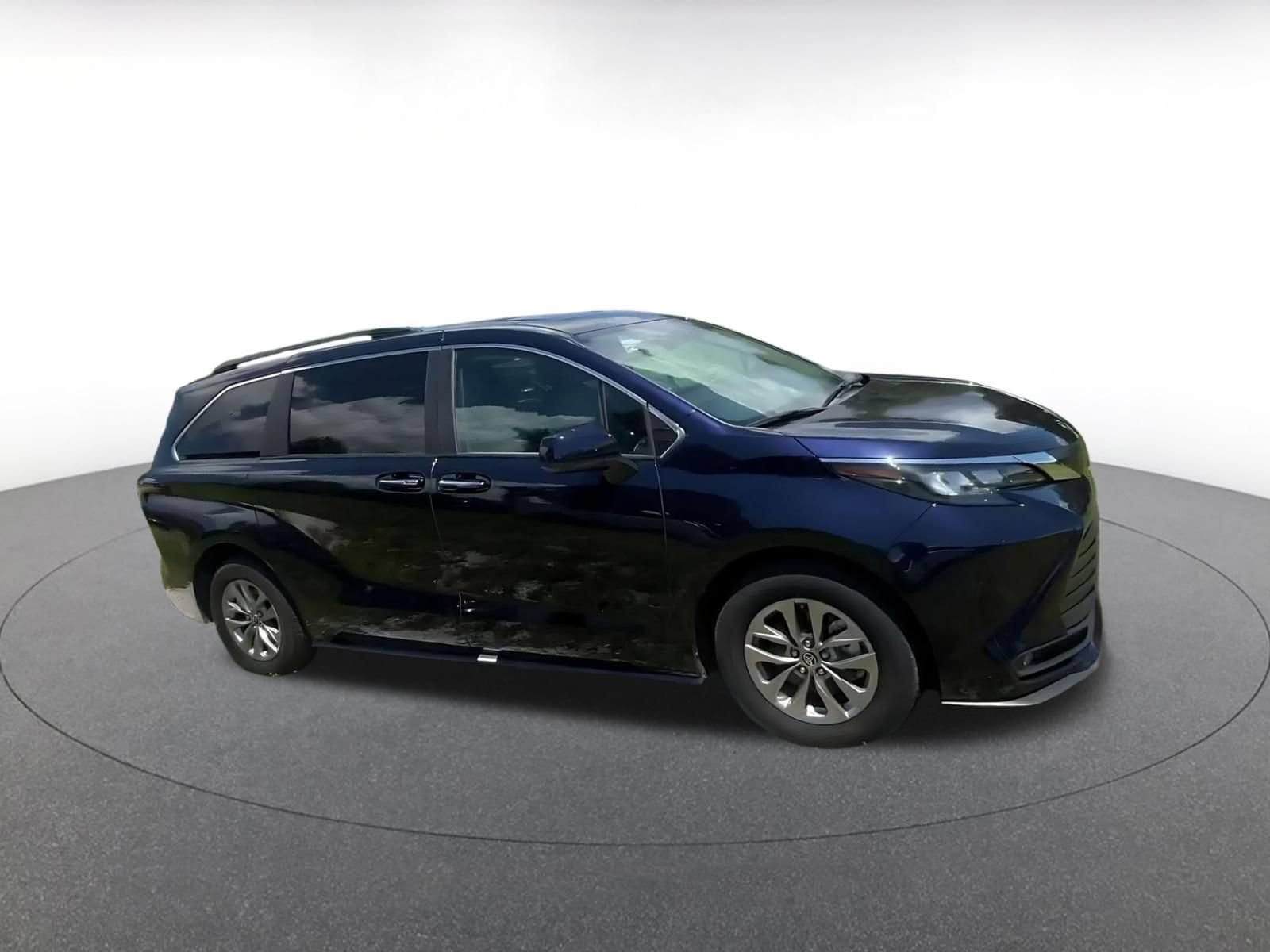 Thumbnail: 2025 Toyota Sienna - 2