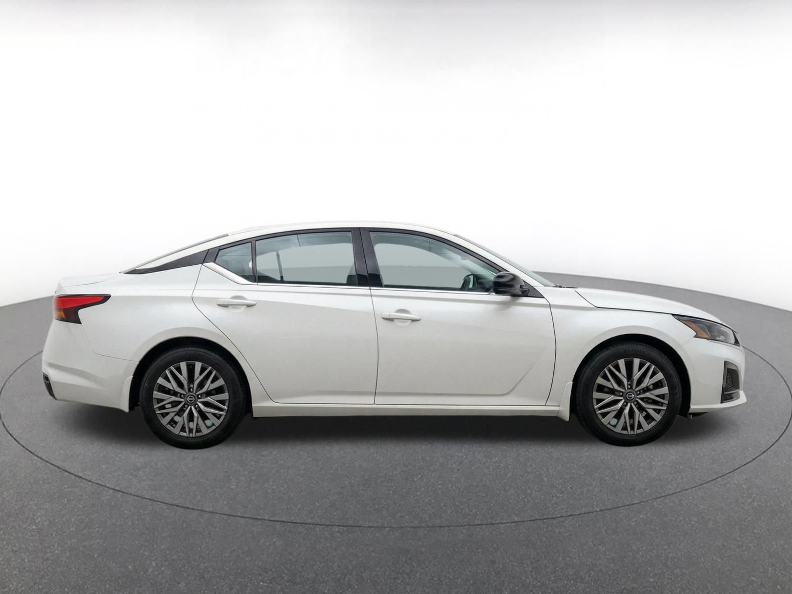 Thumbnail: 2025 Nissan Altima - 10