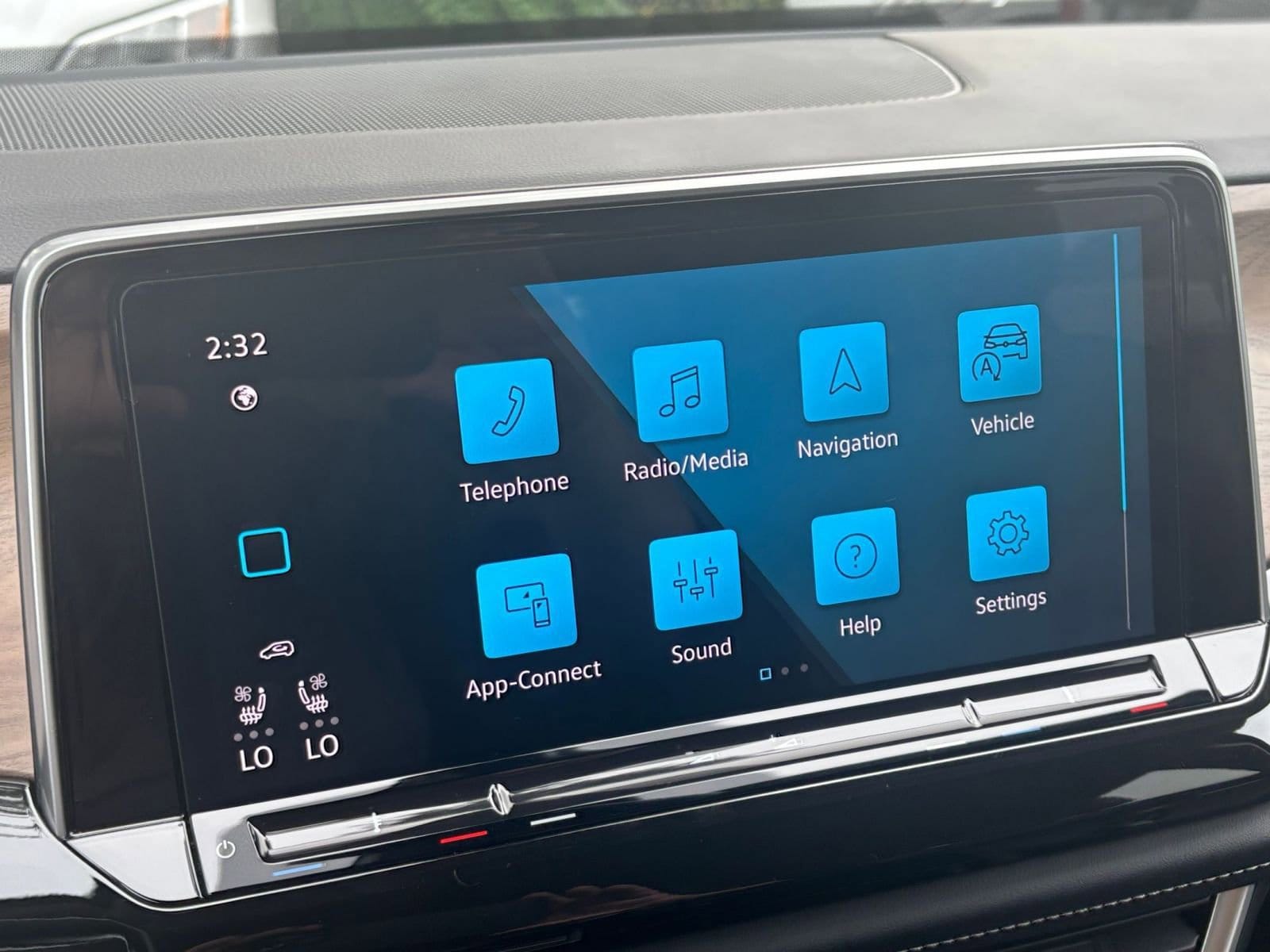 Thumbnail: 2025 Volkswagen Atlas - 32