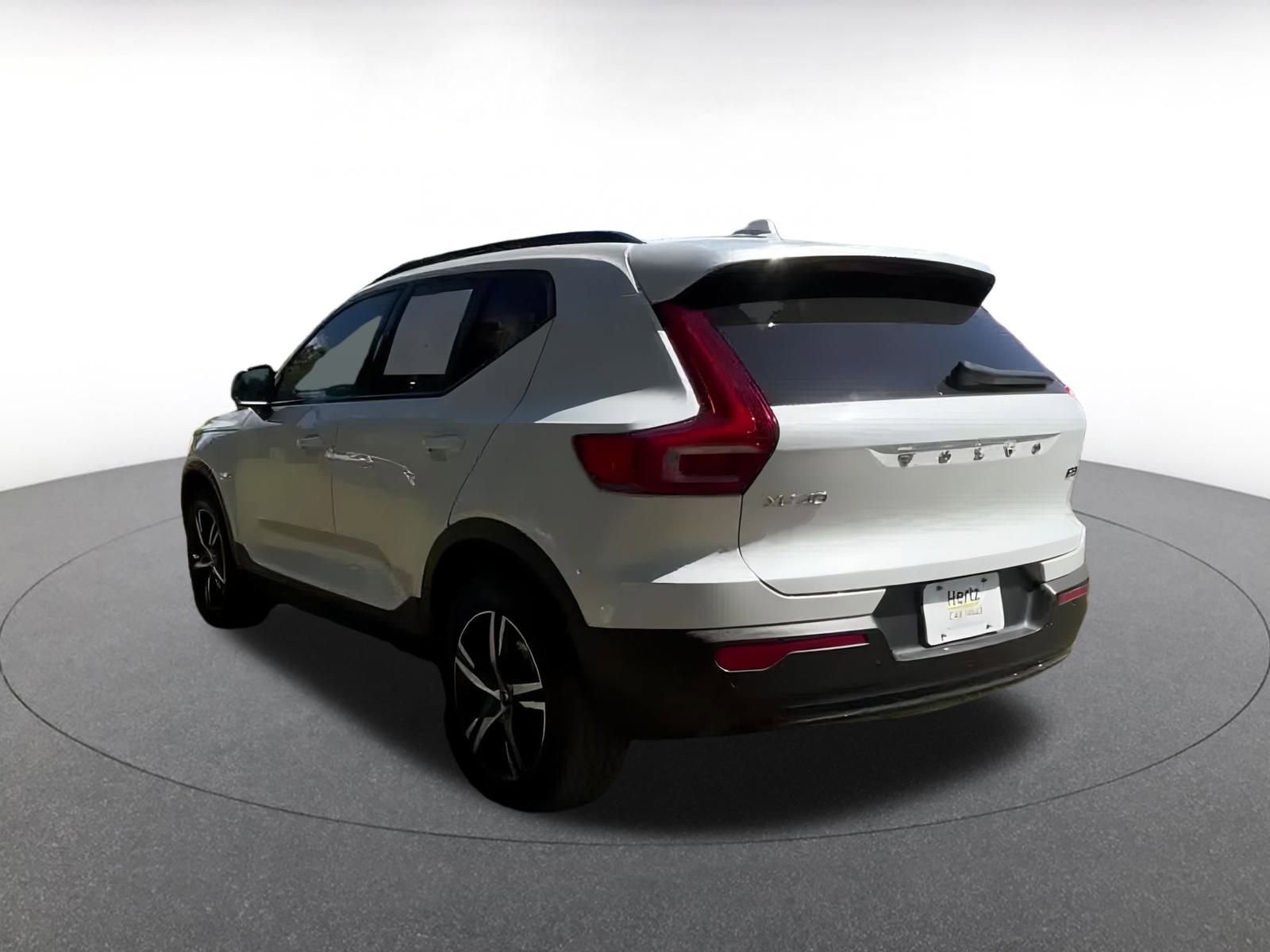 Thumbnail: 2024 Volvo XC40 - 11