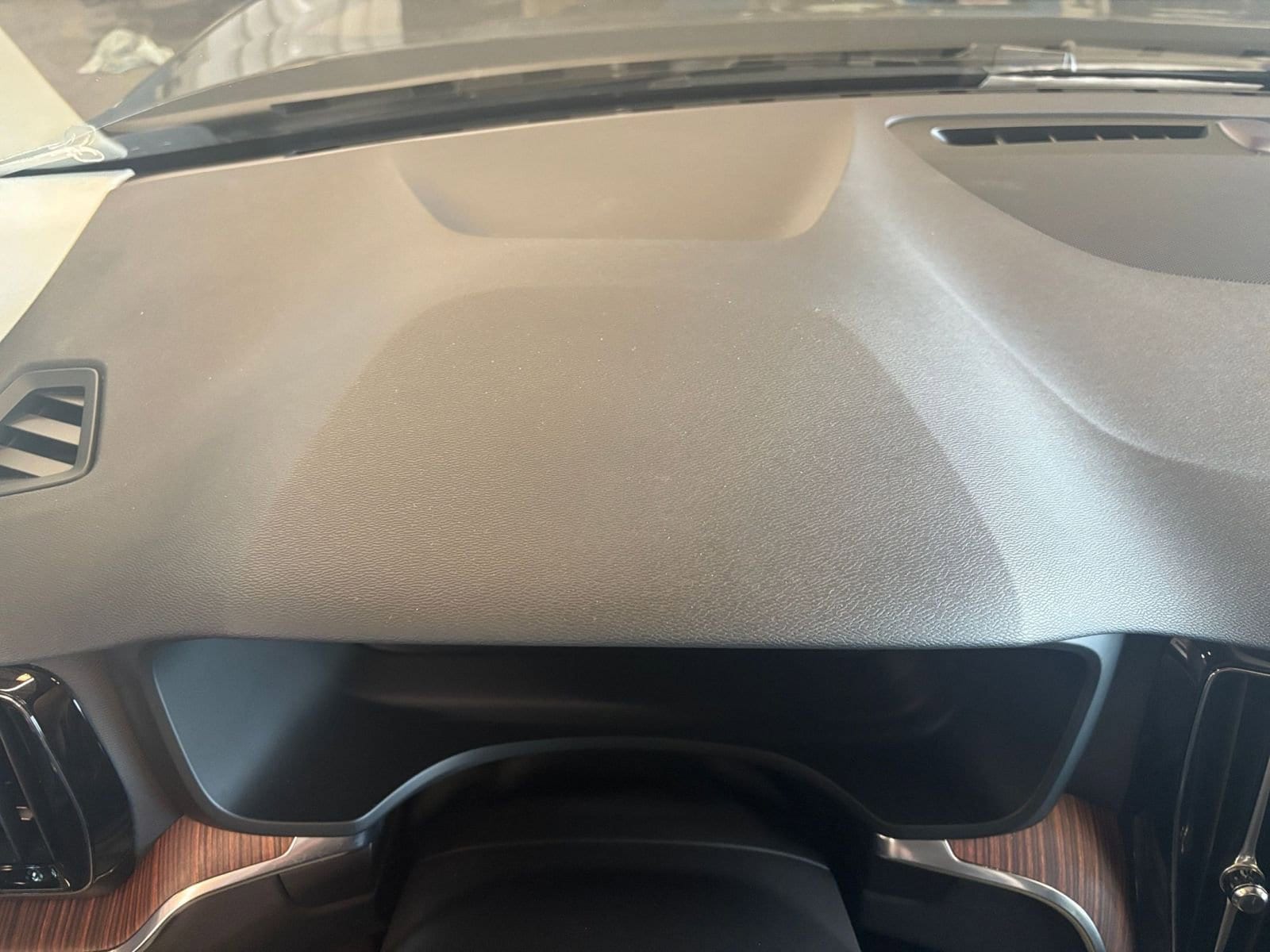 Thumbnail: 2025 Volvo S60 - 34