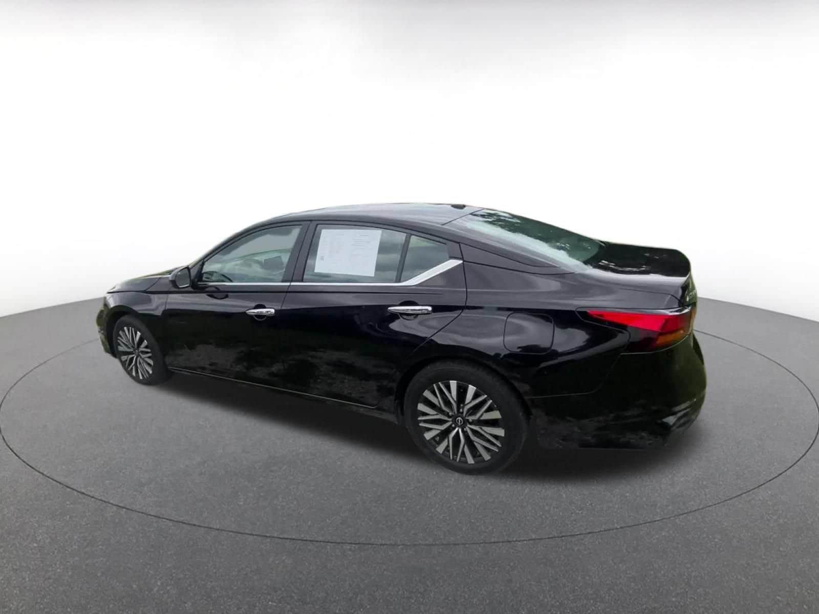 Thumbnail: 2025 Nissan Altima - 9