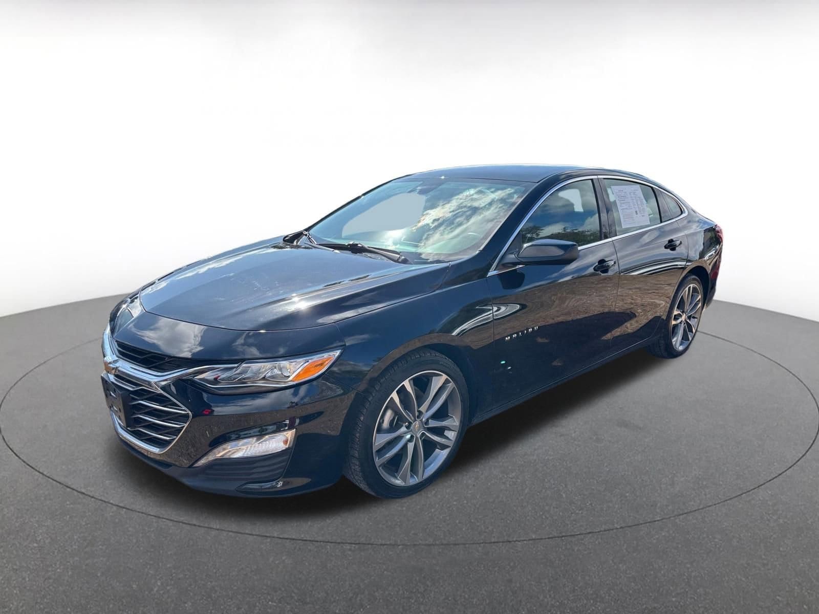 Thumbnail: 2024 Chevrolet Malibu - 3