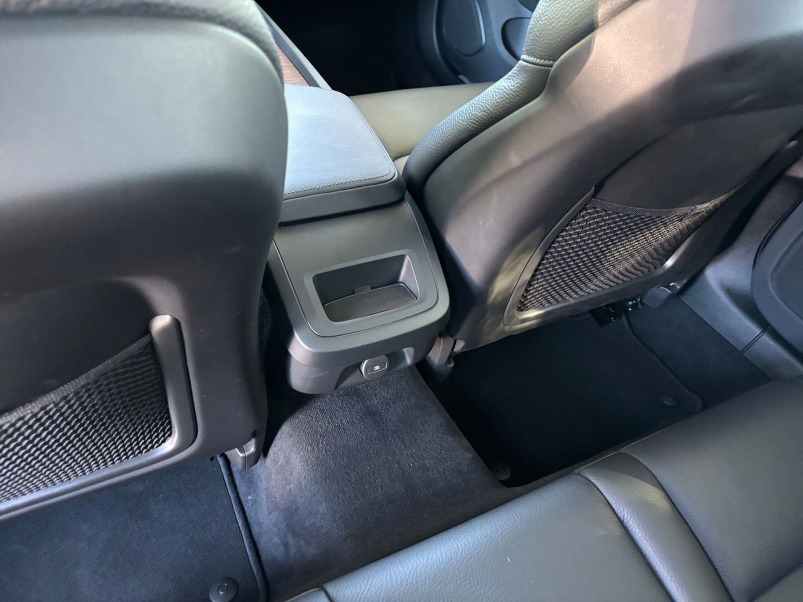 Thumbnail: 2025 Volvo S60 - 24