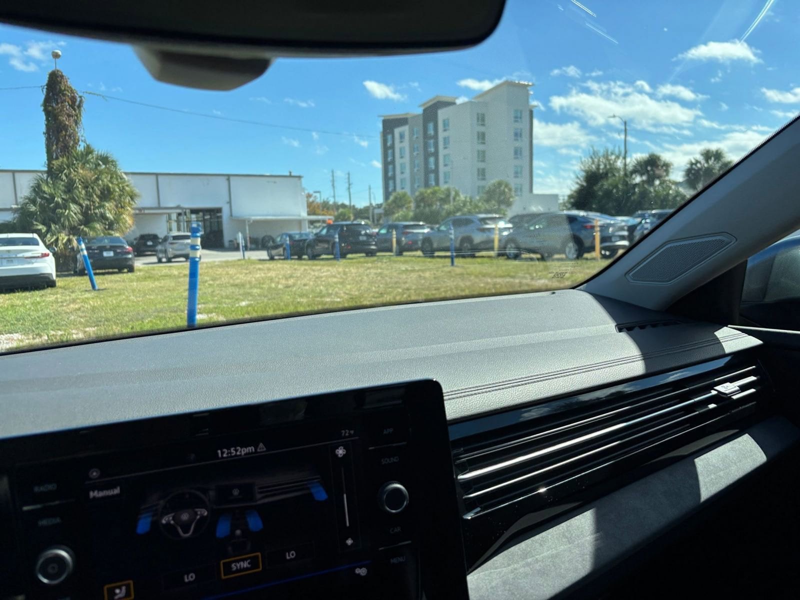 Thumbnail: 2025 Volkswagen Jetta - 34