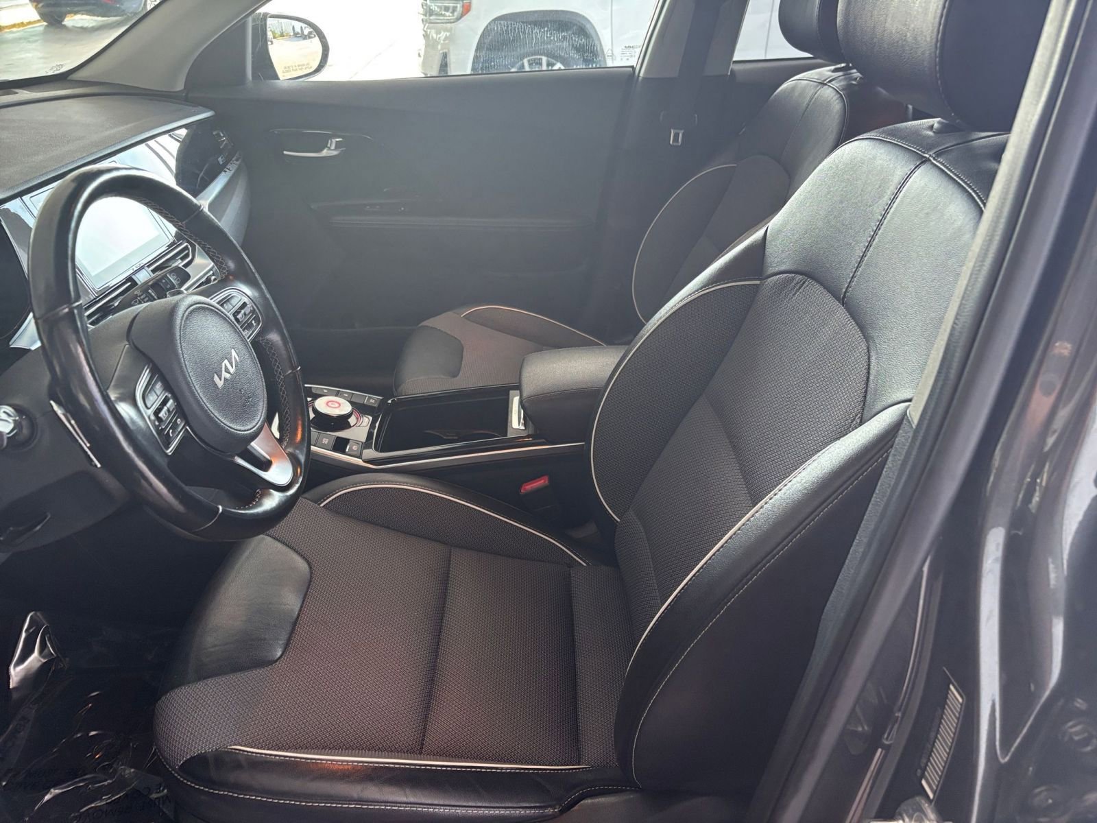 Thumbnail: 2022 Kia Niro - 31