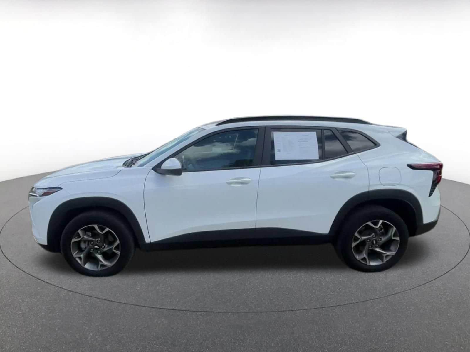 Thumbnail: 2025 Chevrolet Trax - 8