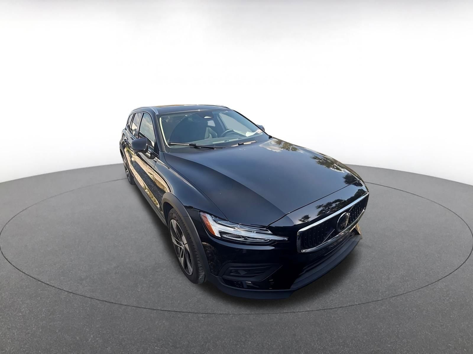 Thumbnail: 2025 Volvo S60 - 1