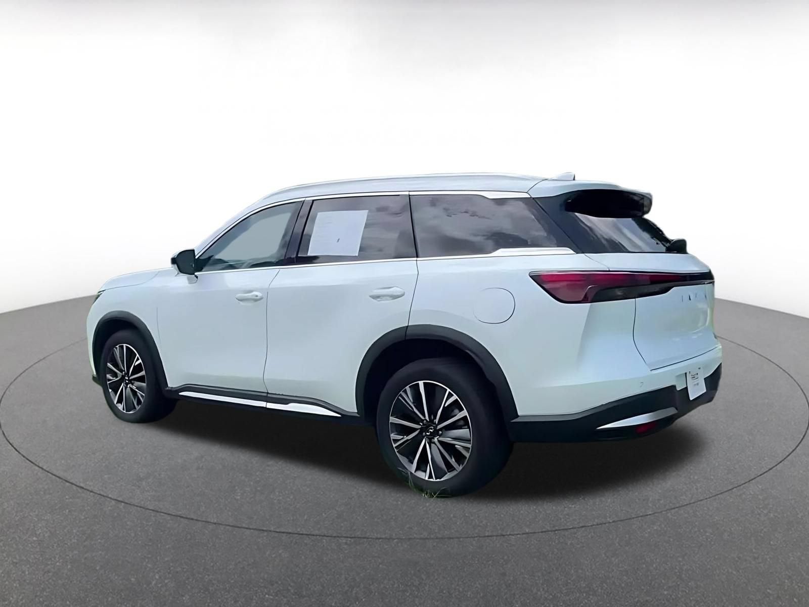 Thumbnail: 2026 INFINITI QX60 - 10