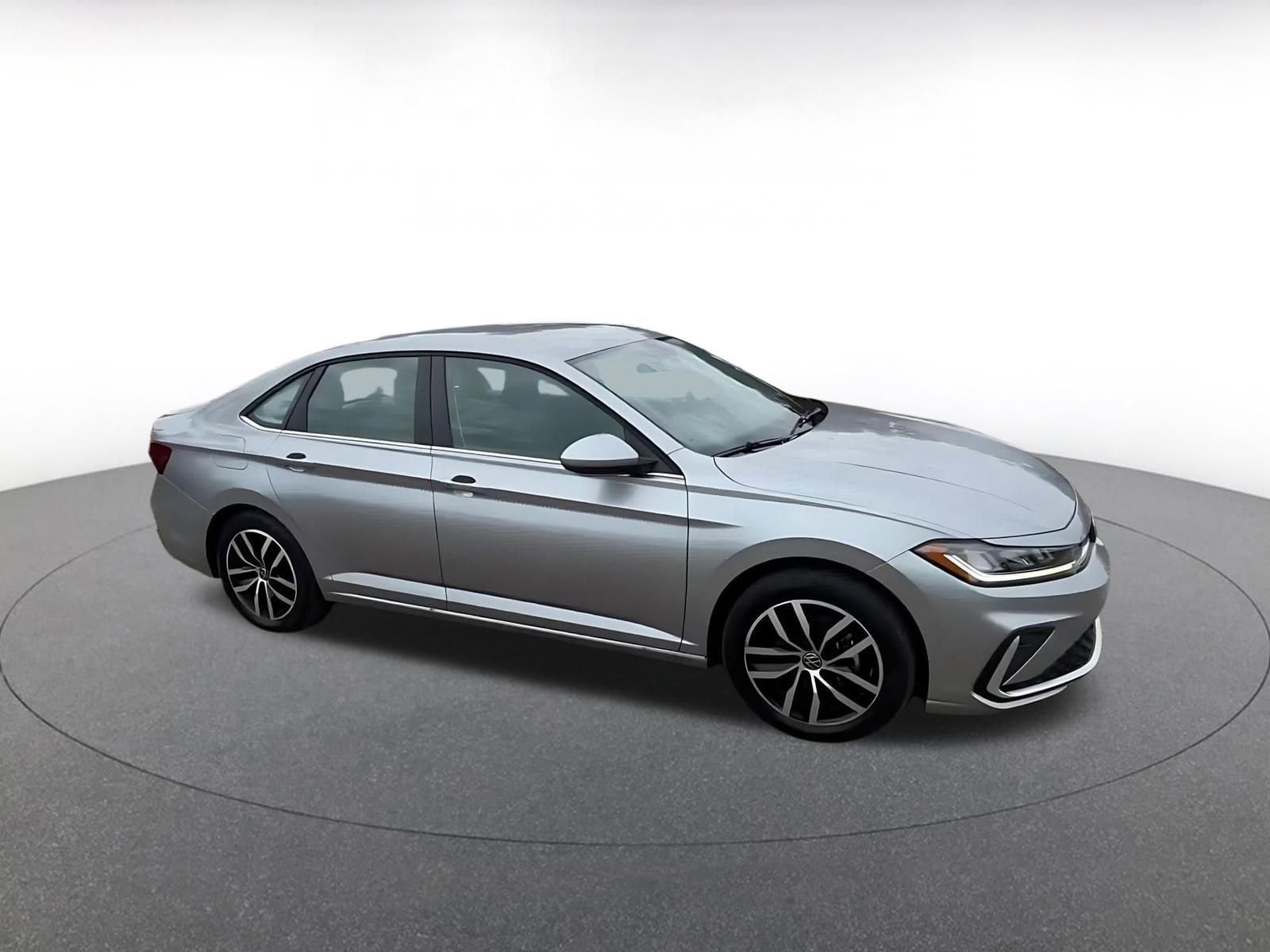 Thumbnail: 2025 Volkswagen Jetta - 2