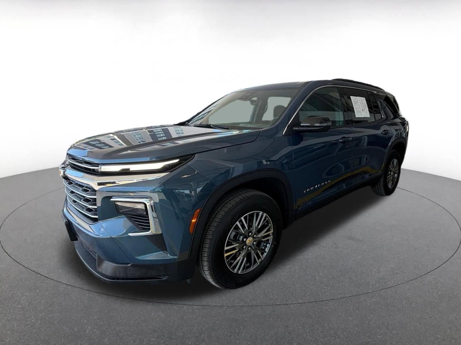 Thumbnail: 2025 Chevrolet Traverse - 4