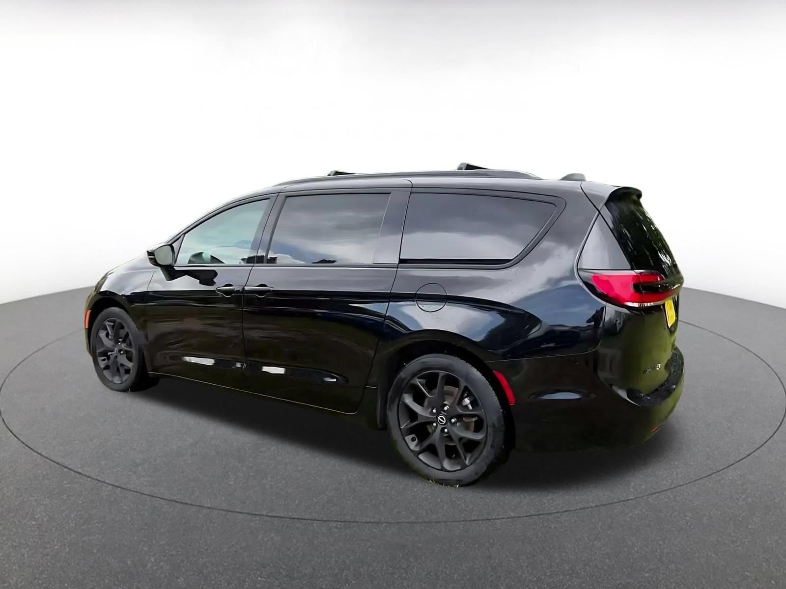 Thumbnail: 2025 Chrysler Pacifica - 9