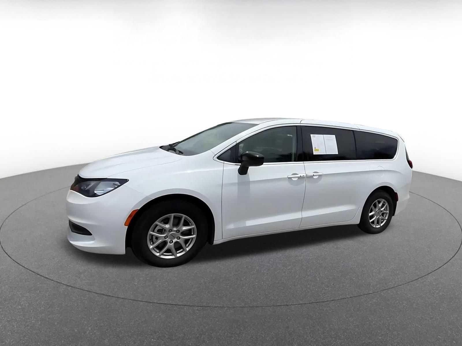 Thumbnail: 2024 Chrysler Voyager - 8