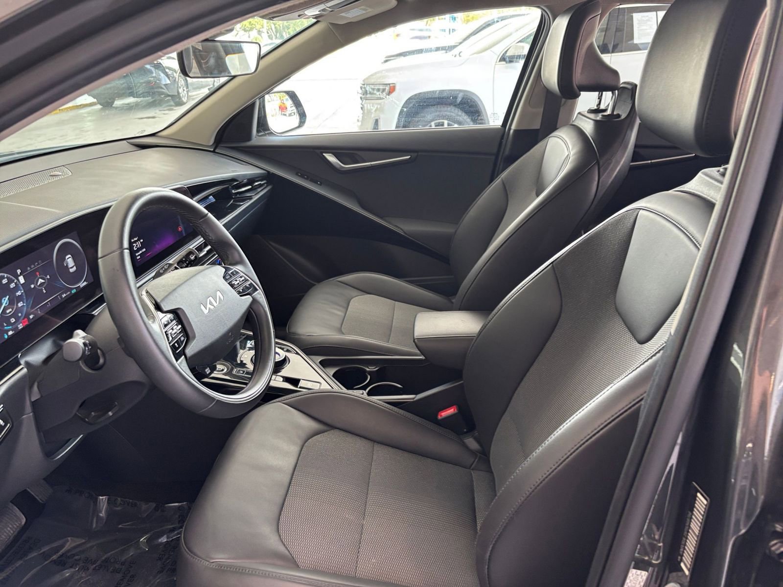 Thumbnail: 2023 Kia Niro - 31