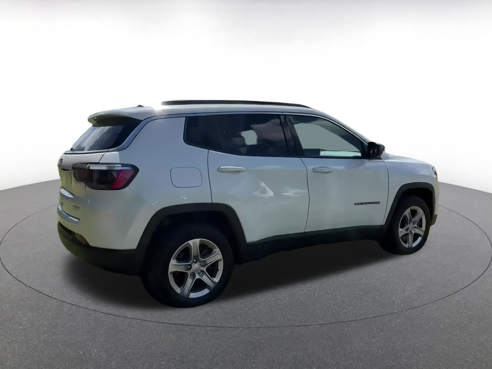 Thumbnail: 2023 Jeep Compass - 14