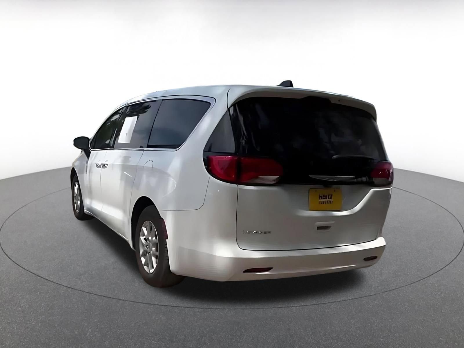 Thumbnail: 2023 Chrysler Voyager - 11