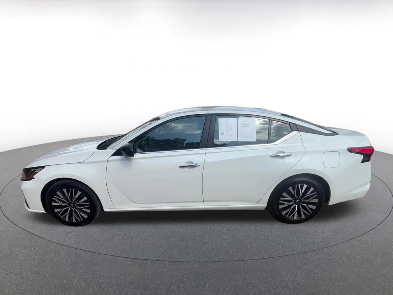 Thumbnail: 2025 Nissan Altima - 9