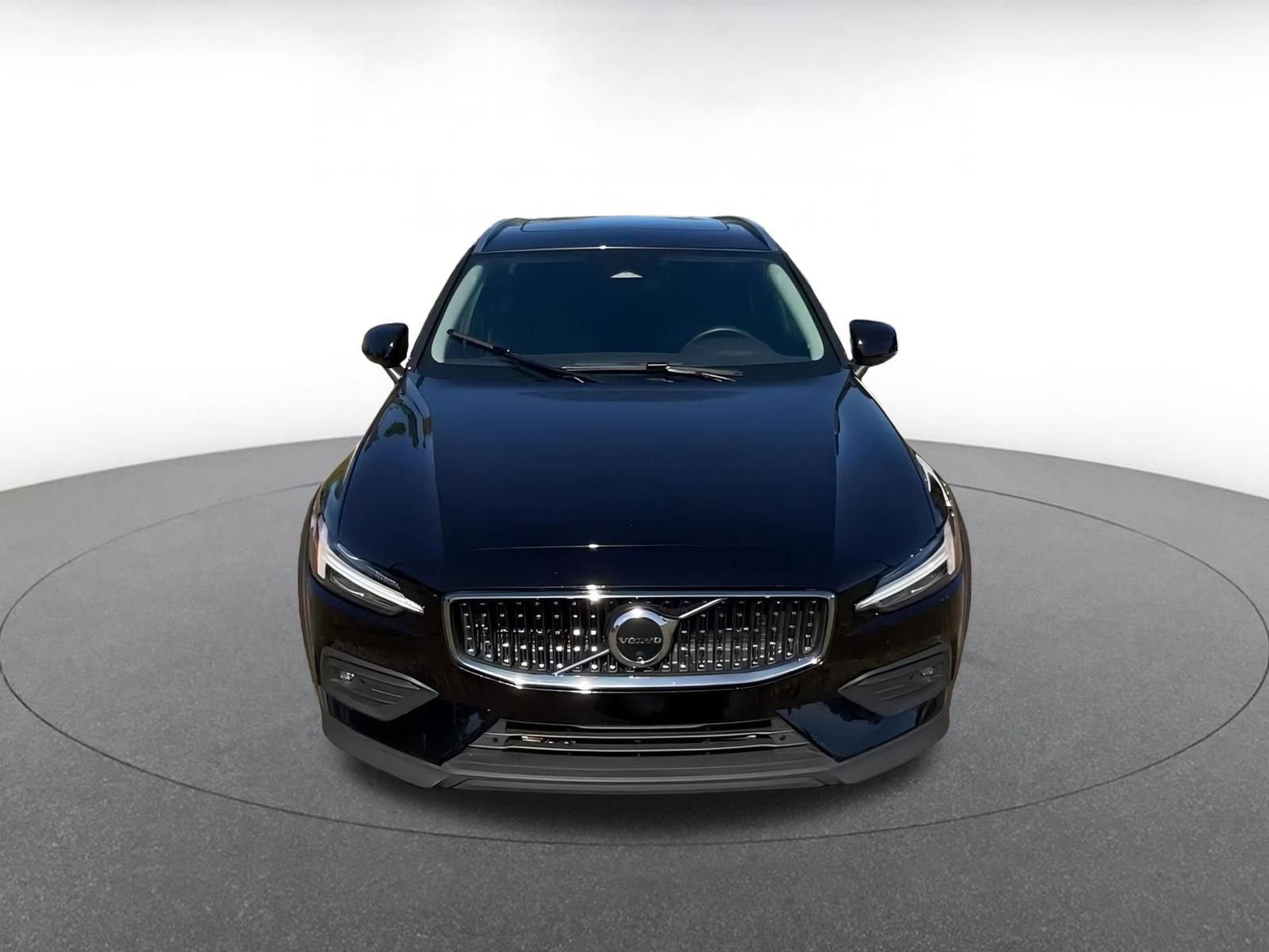 Thumbnail: 2025 Volvo S60 - 4