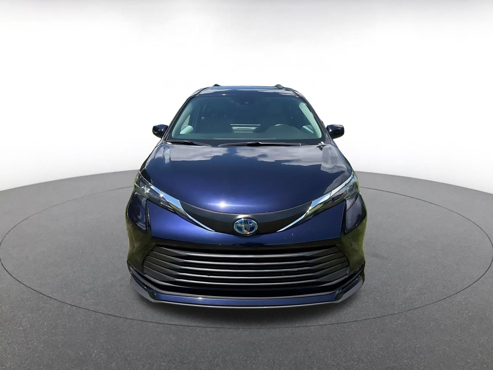 Thumbnail: 2025 Toyota Sienna - 4