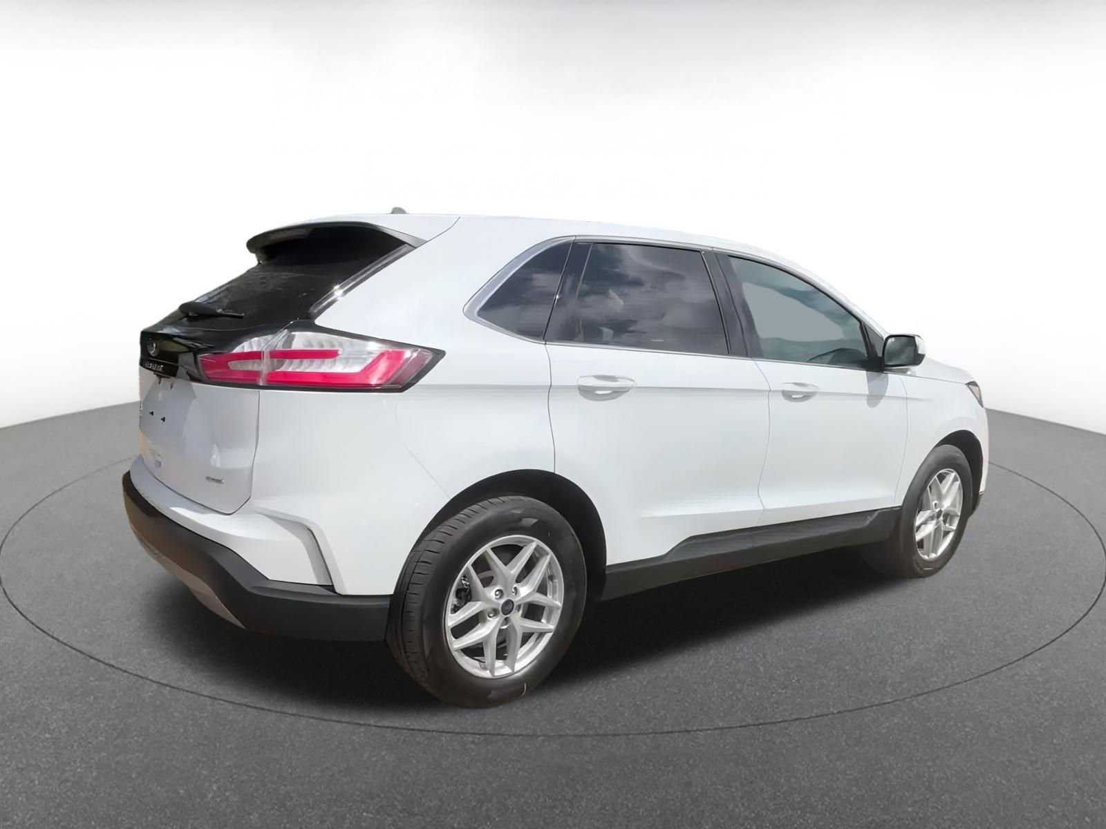 Thumbnail: 2022 Ford Edge - 15