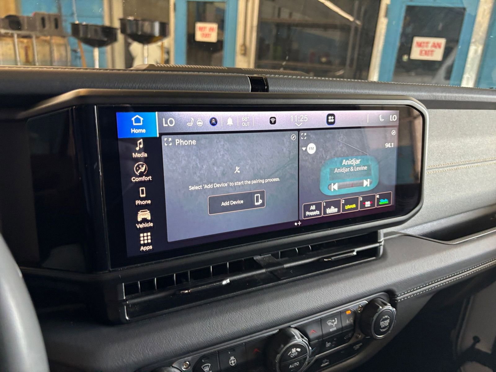 Thumbnail: 2025 Jeep Wrangler - 21