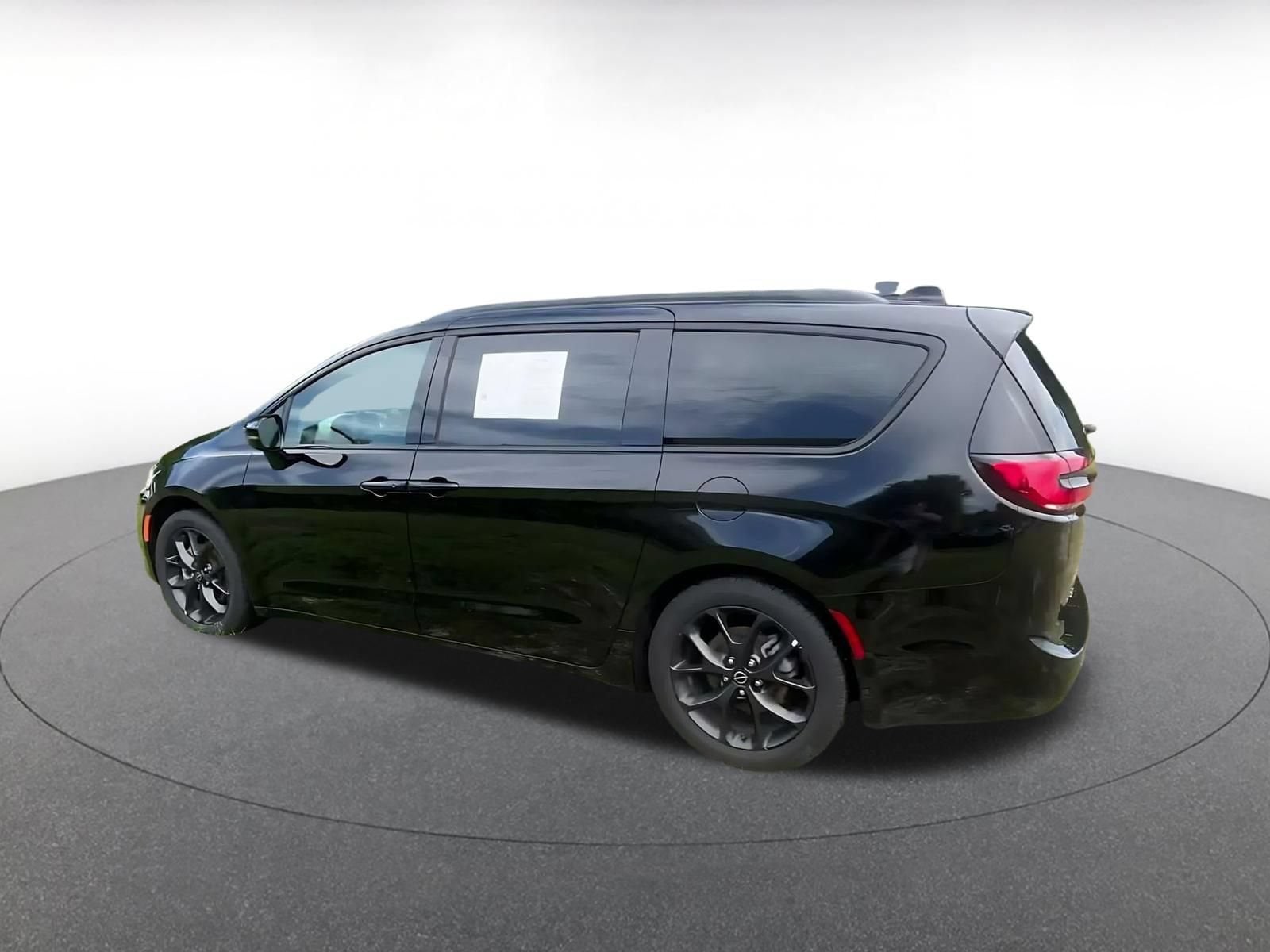 Thumbnail: 2025 Chrysler Pacifica - 8