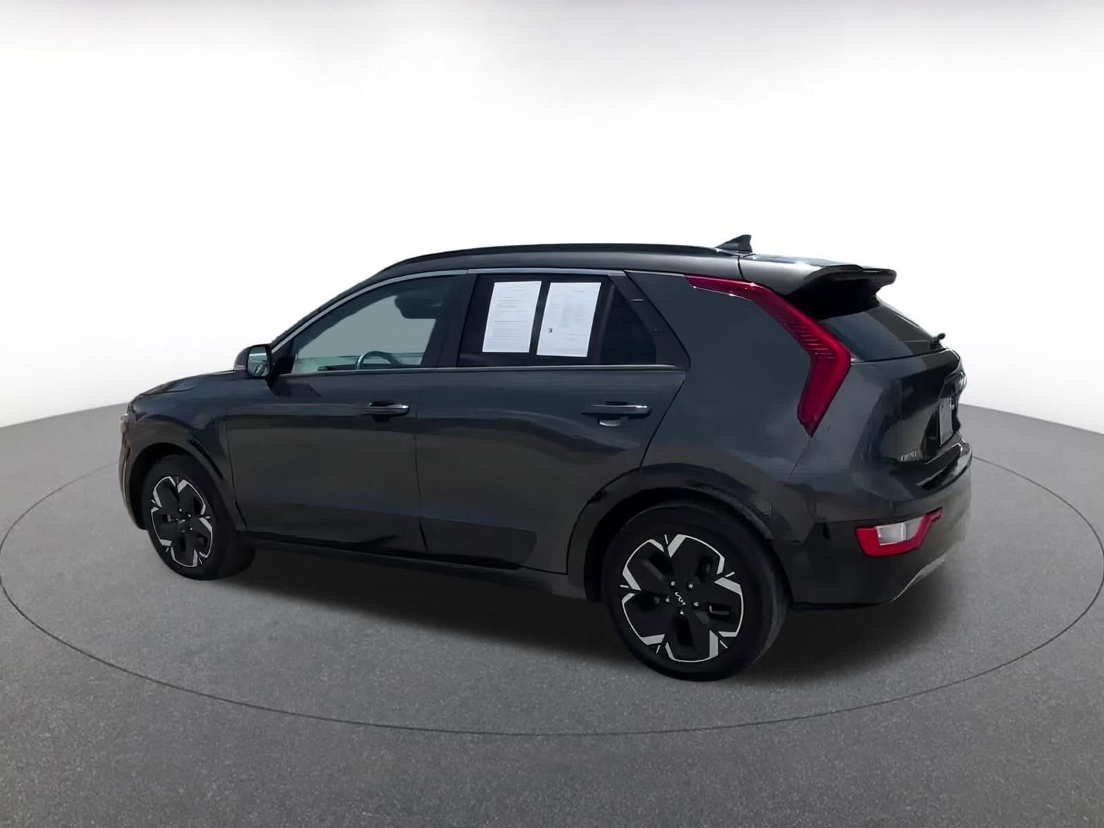 Thumbnail: 2023 Kia Niro - 10