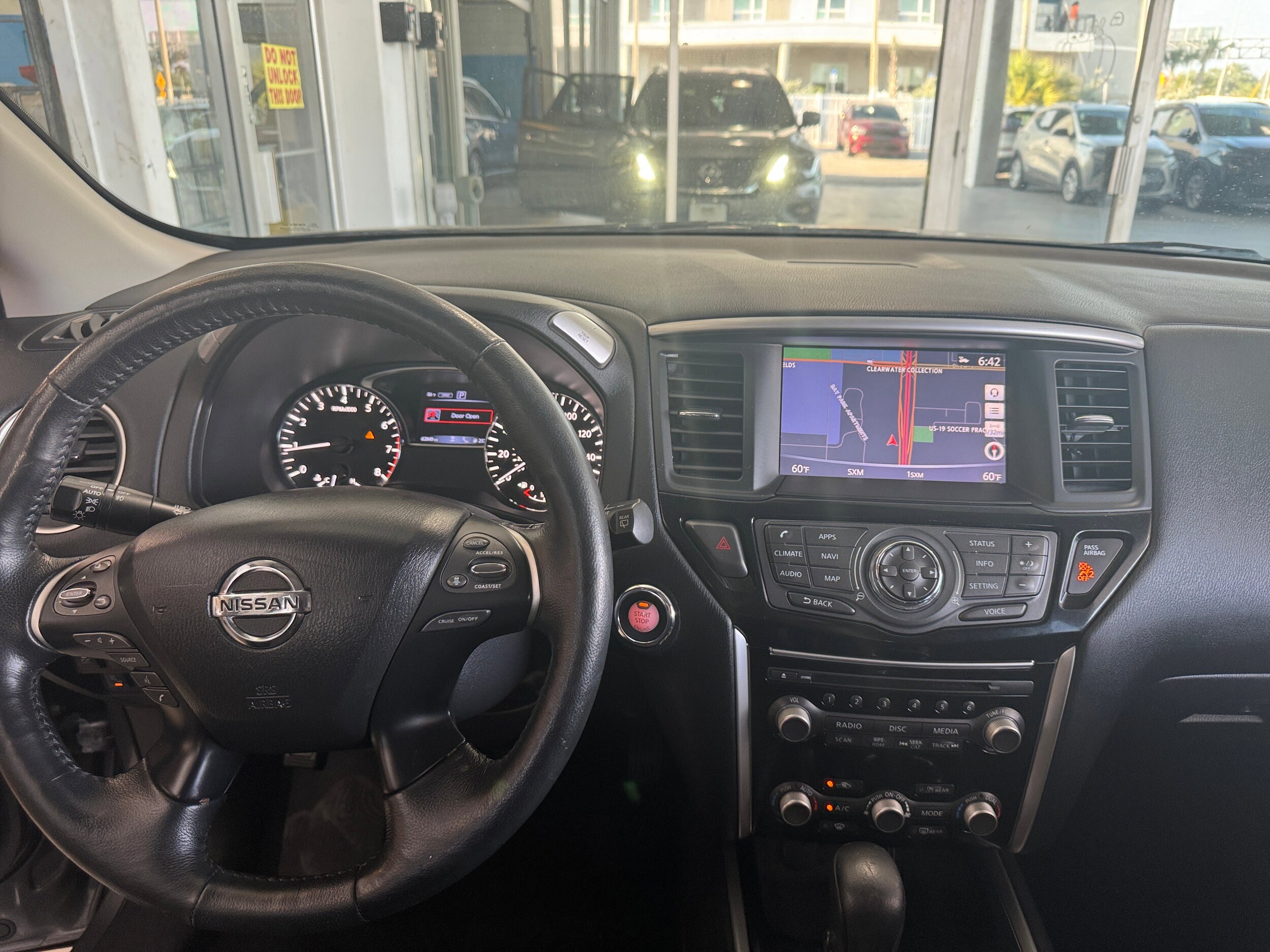2018 Nissan Pathfinder SV 28