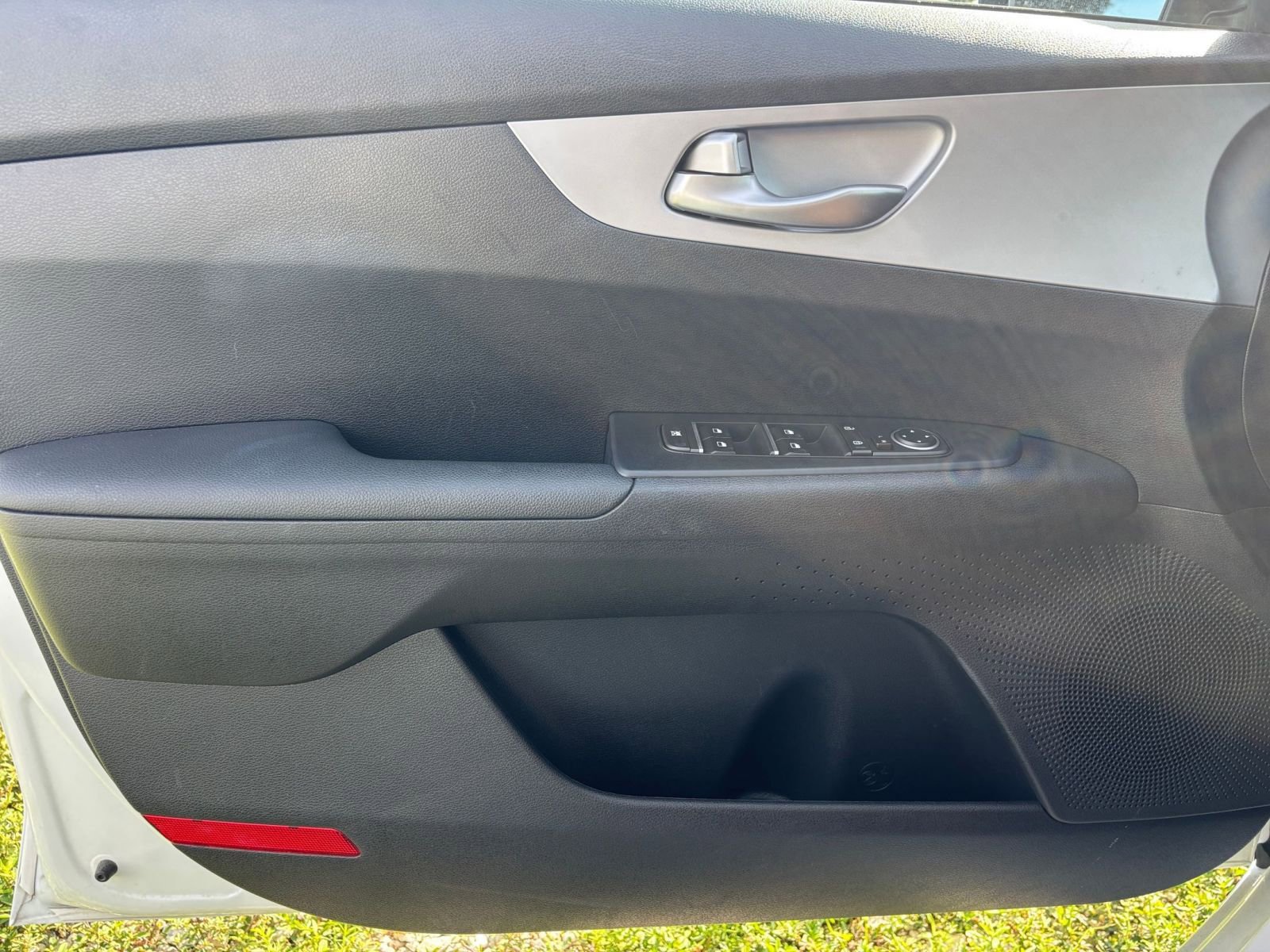Thumbnail: 2024 Kia Forte - 16