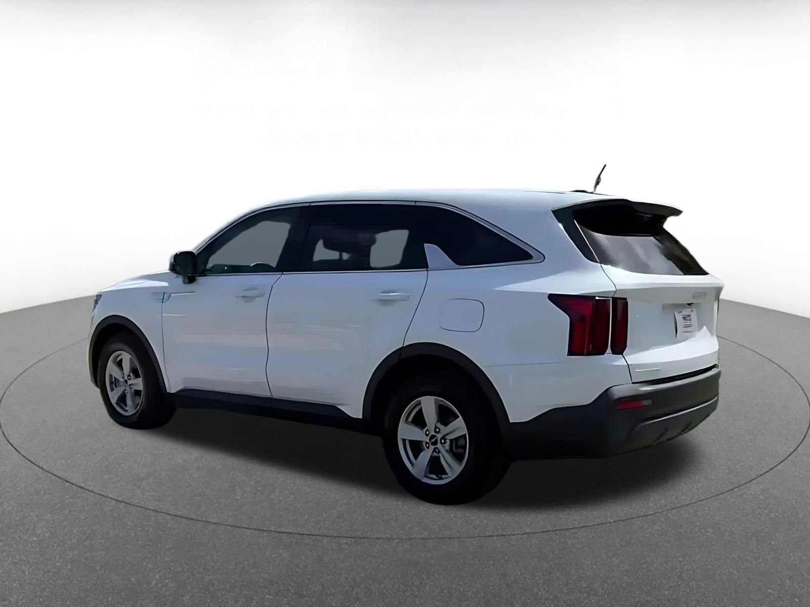Thumbnail: 2023 Kia Sorento - 10