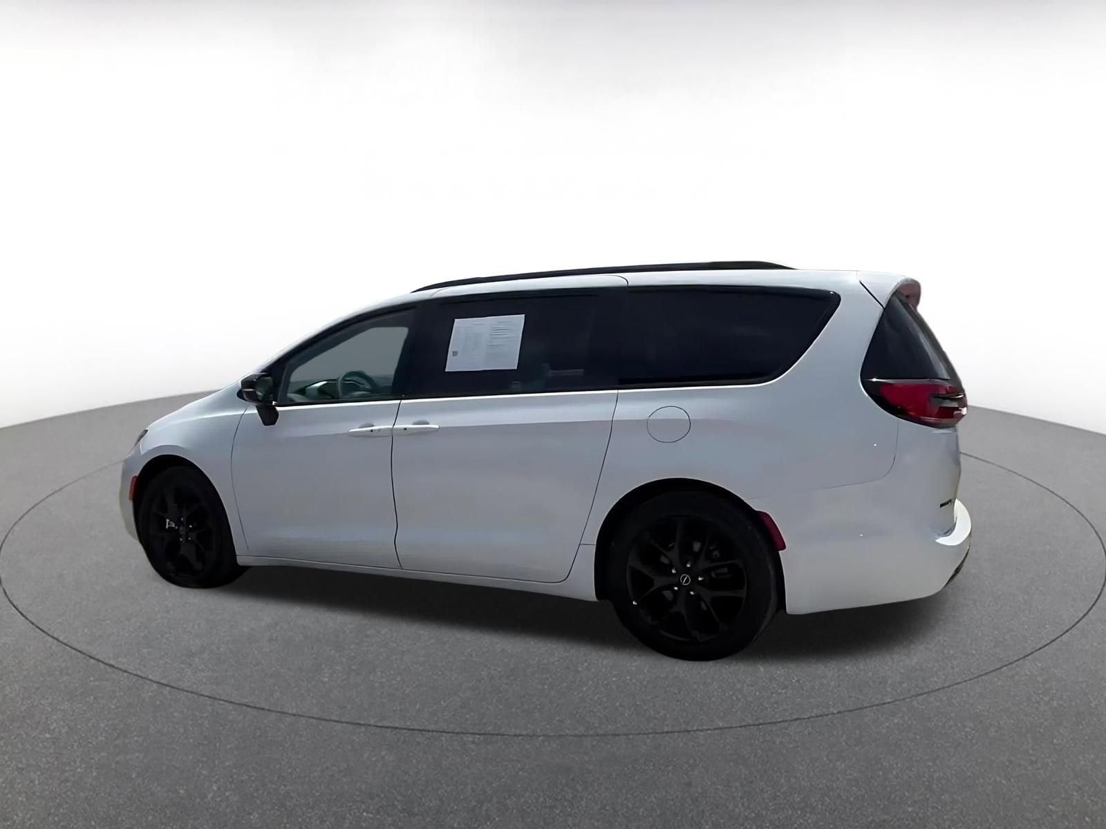 Thumbnail: 2025 Chrysler Pacifica - 10