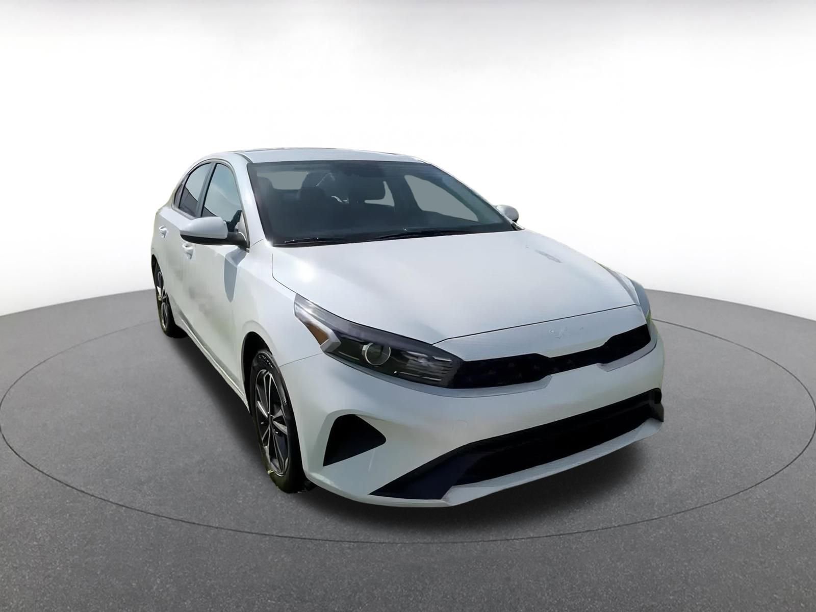Thumbnail: 2024 Kia Forte - 3