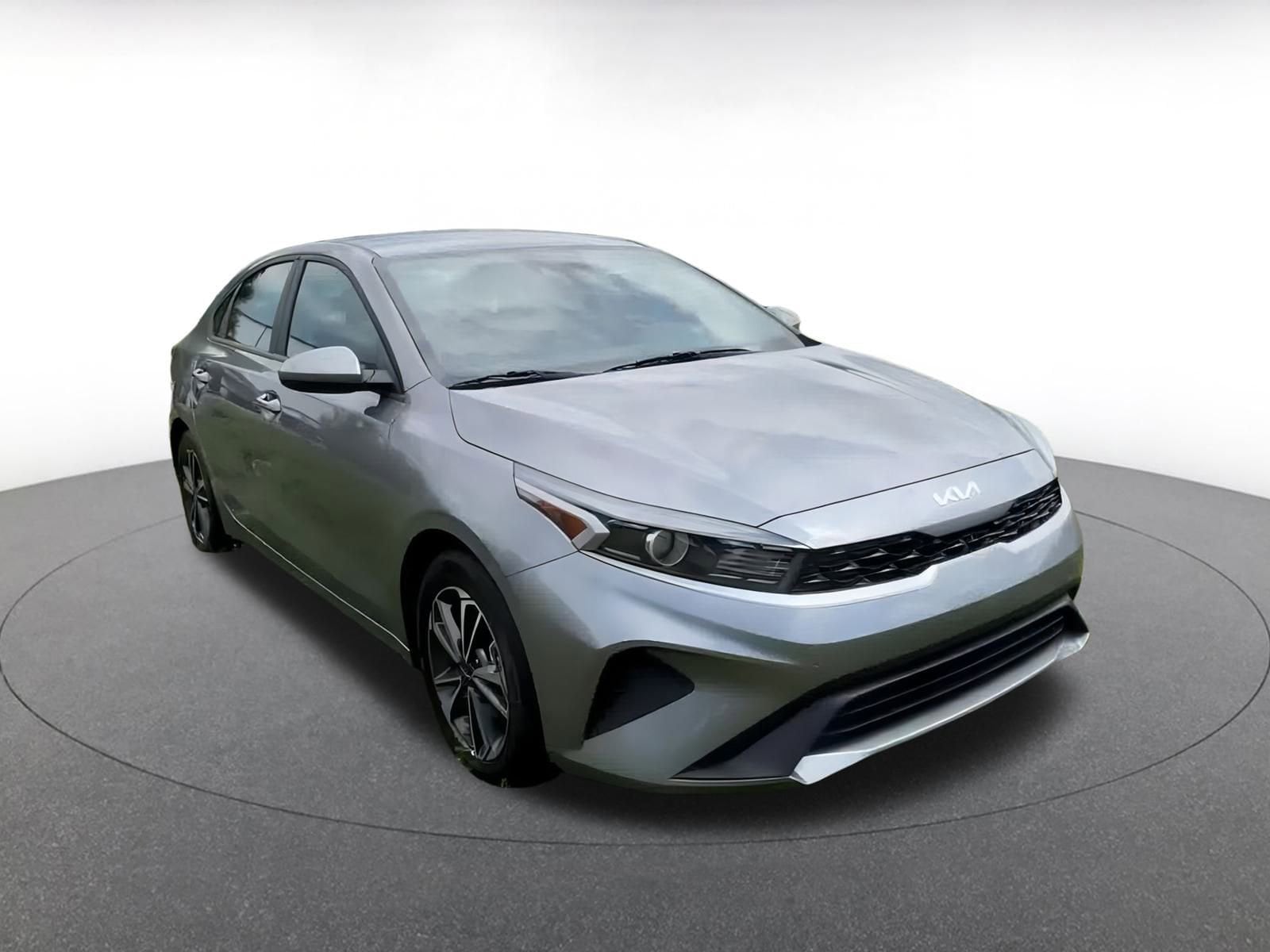 Thumbnail: 2024 Kia Forte - 3