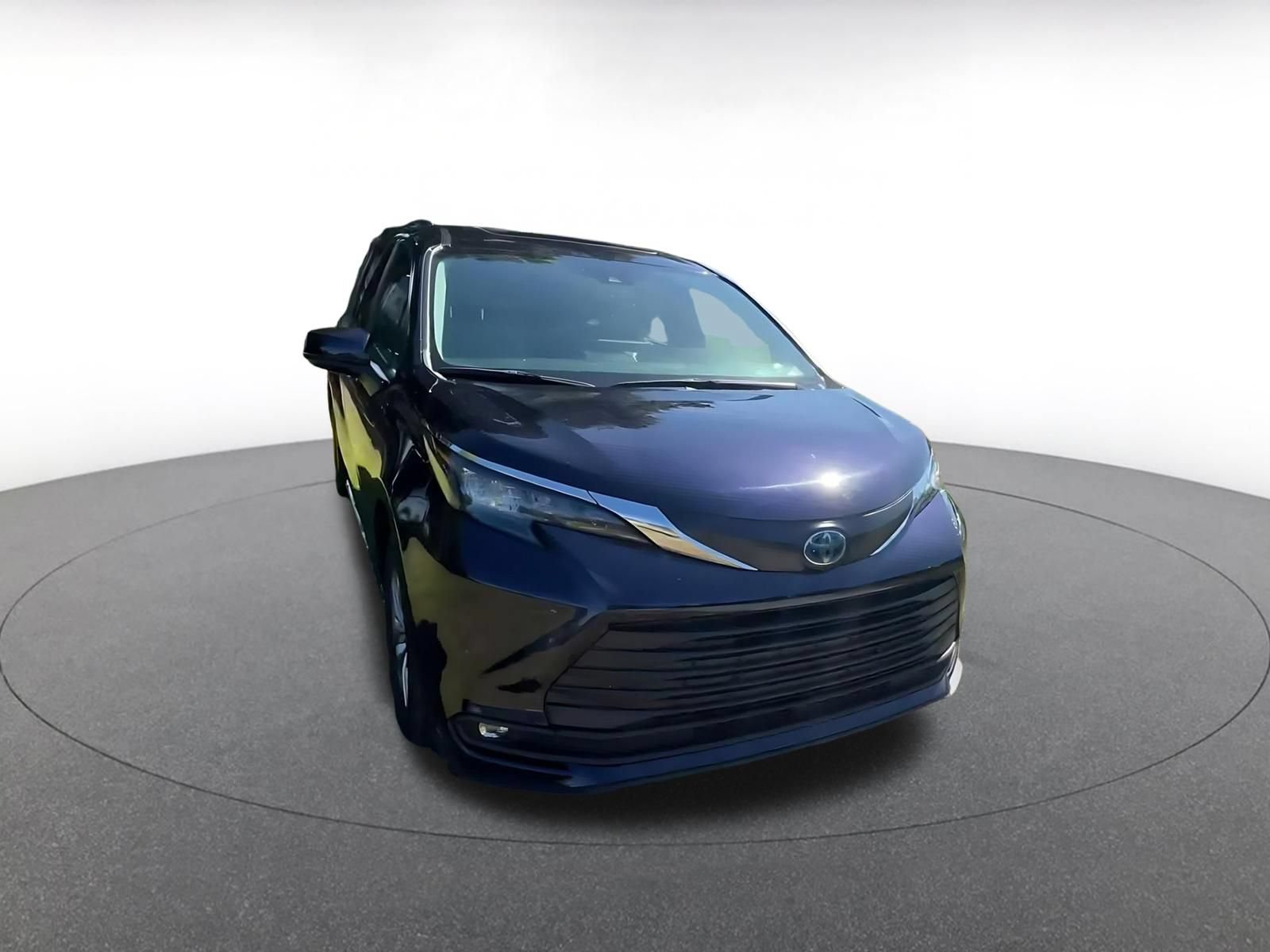 Thumbnail: 2025 Toyota Sienna - 3